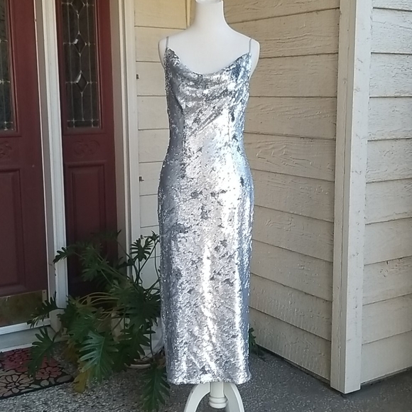 Lulu's No Signs Silver Sequin Midi Dress NWT - Picture 3 of 9